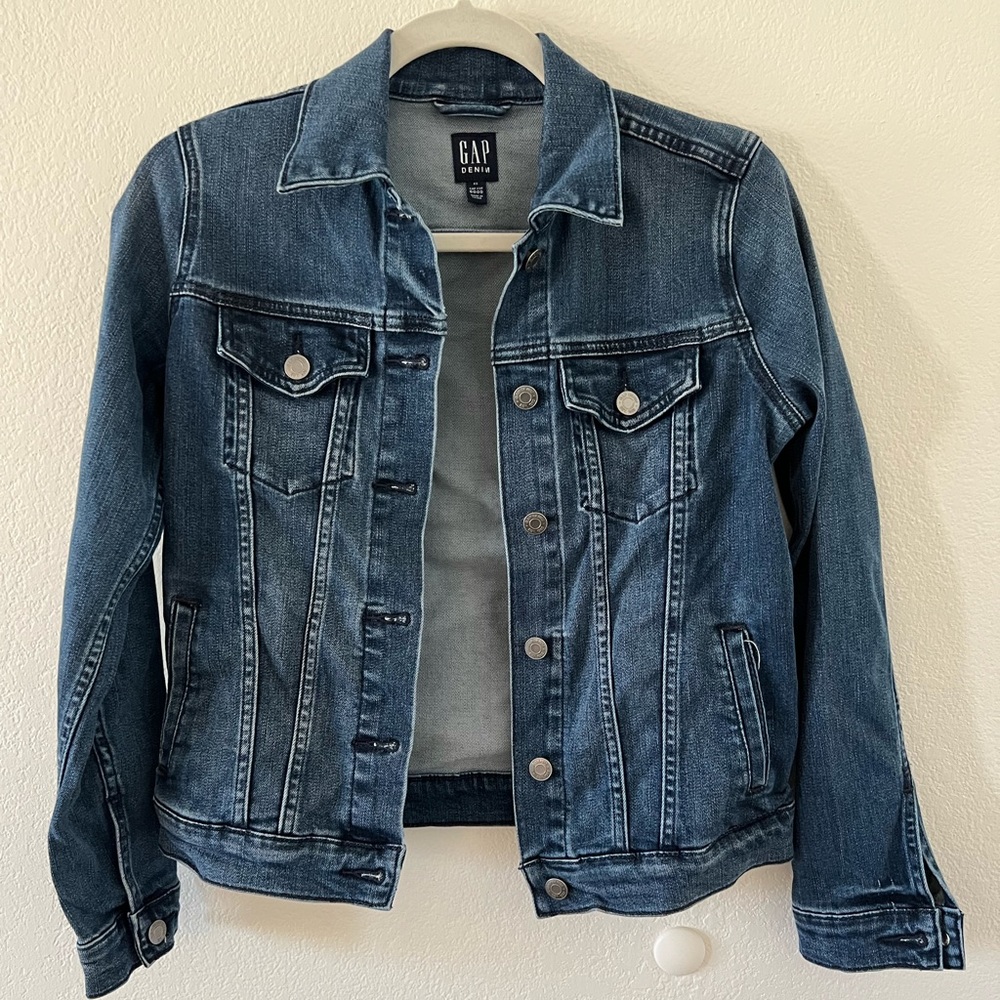 Gap cropped denim top